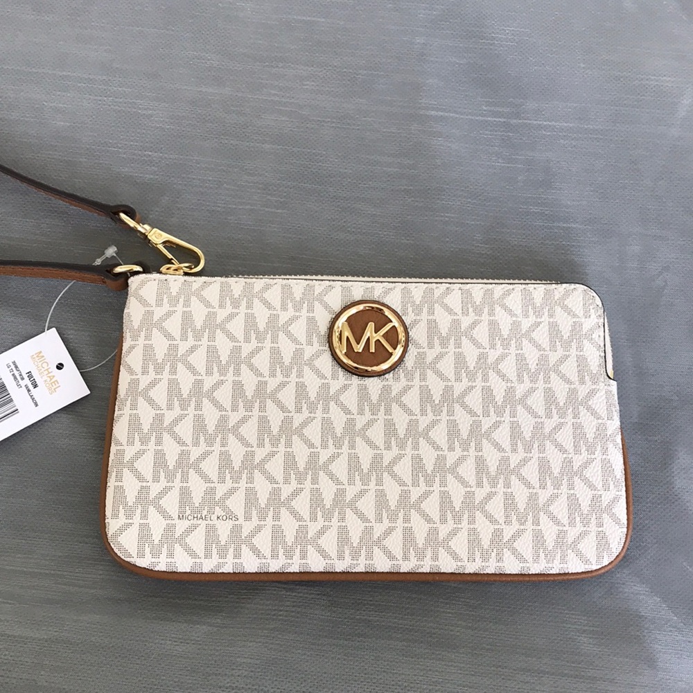 Michael Kors Fulton Vanilla acorn wristlet - Picture 2 of 6